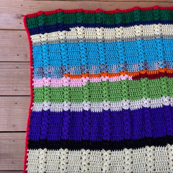 Crochet blanket multicolored hand quilted throw - Picture 4 of 6